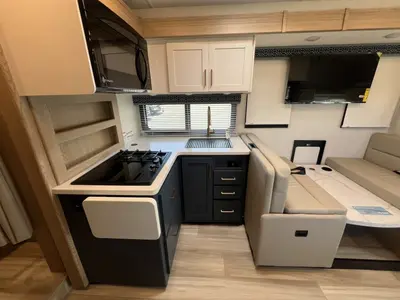 2027 Thor Motor Coach Quantum photo 8