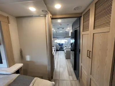 2027 Thor Motor Coach Quantum photo 3