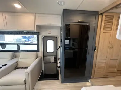 2027 Thor Motor Coach Quantum photo 13