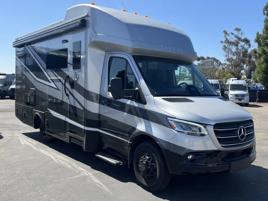 2027 Tiffin Motorhomes Wayfarer exterior