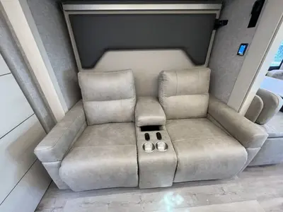 2027 Tiffin Motorhomes Wayfarer photo 11