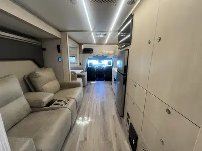 2027 Tiffin Motorhomes Wayfarer photo 3