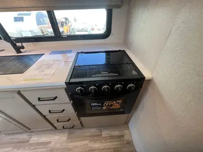 2027 Thor Motor Coach Magnitude photo 9