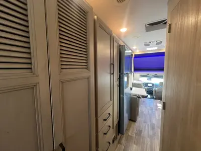 2027 Thor Motor Coach Magnitude photo 11