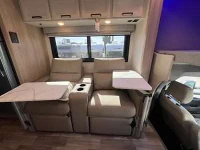 2027 Thor Motor Coach Magnitude photo 12
