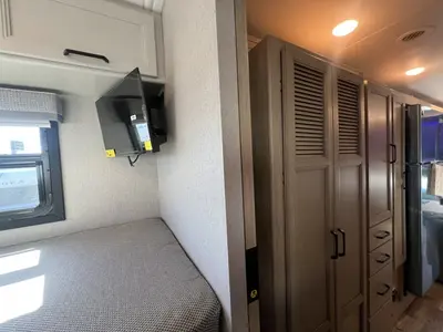 2027 Thor Motor Coach Magnitude photo 16