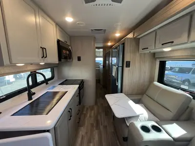 2027 Thor Motor Coach Magnitude photo 5