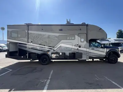 2027 Thor Motor Coach Magnitude photo 22