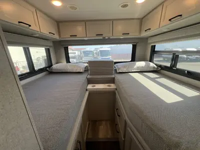 2027 Thor Motor Coach Magnitude photo 14