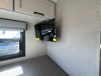 2027 Thor Motor Coach Magnitude photo 15