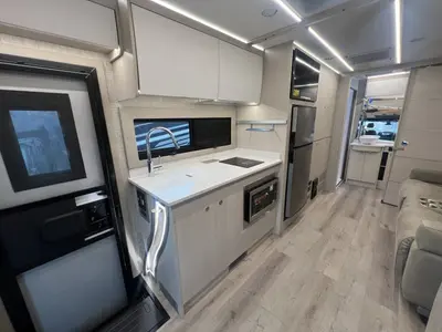 2027 Tiffin Motorhomes Wayfarer photo 5