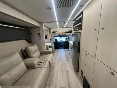 2027 Tiffin Motorhomes Wayfarer photo 3
