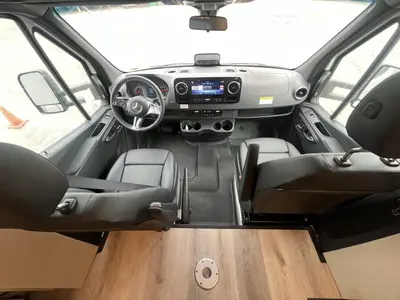 2027 Tiffin Motorhomes Wayfarer photo 2