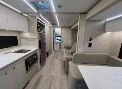 2027 Tiffin Motorhomes Wayfarer photo 4