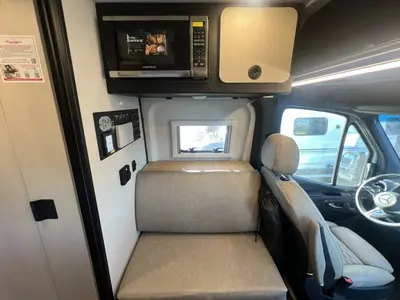 2027 Tiffin Motorhomes GH1 photo 10