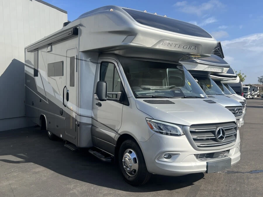 2027 Entegra Coach Qwest exterior