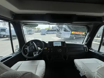 2027 Tiffin Motorhomes Allegro BAY photo 2