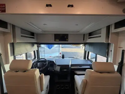 2027 Fleetwood Bounder photo 4