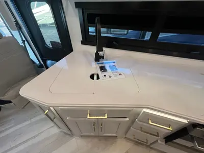 2027 Fleetwood Bounder photo 9