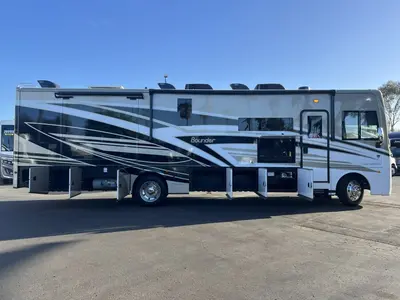 2027 Fleetwood Bounder photo 26