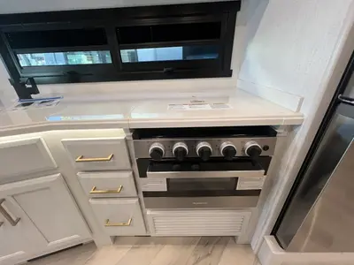2027 Fleetwood Bounder photo 10