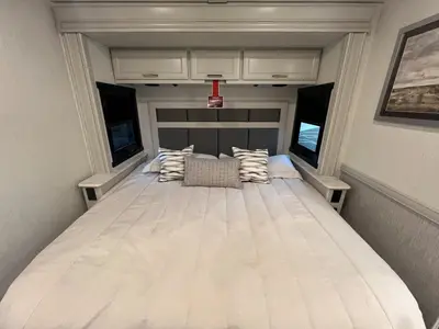 2027 Fleetwood Bounder photo 17