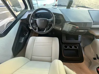 2027 Fleetwood Bounder photo 2