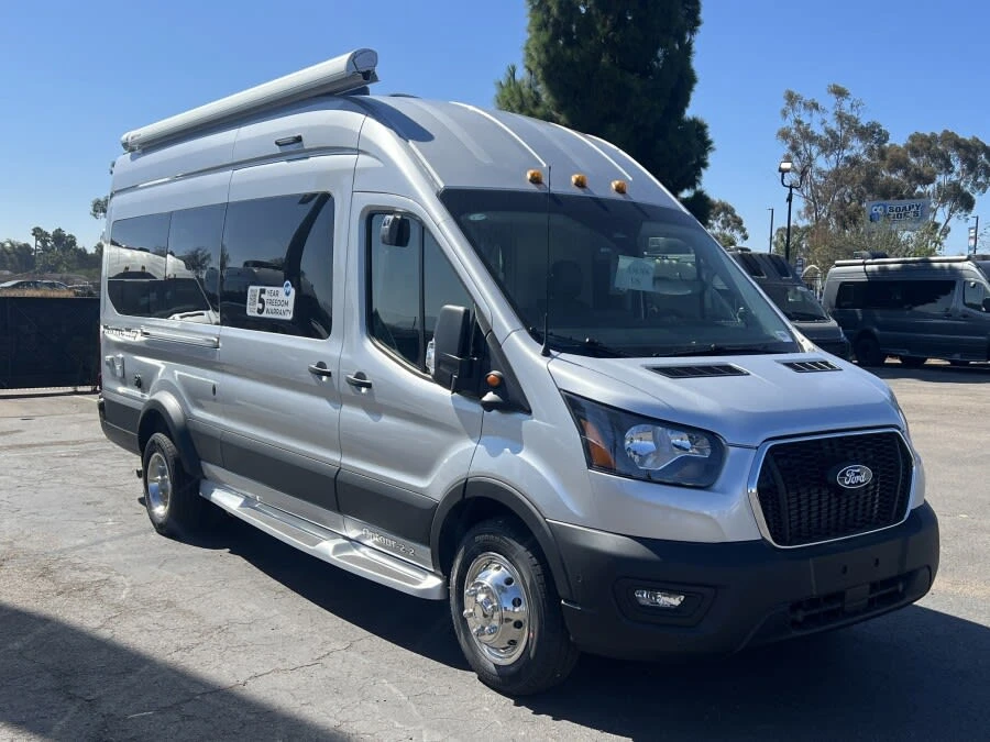 2027 Pleasure Way Ontour exterior