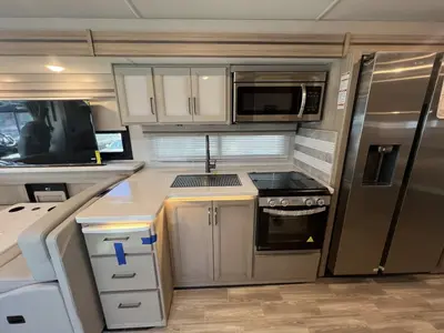 2027 Thor Motor Coach Windsport photo 7