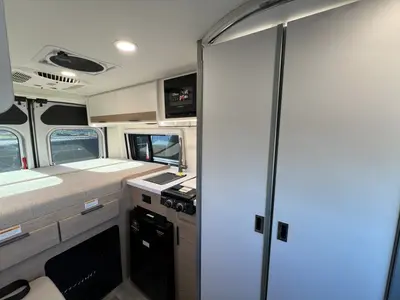 2027 Thor Motor Coach Rize photo 6