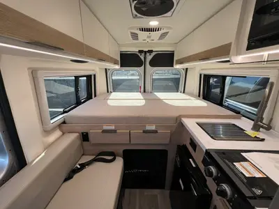 2027 Thor Motor Coach Rize photo 16