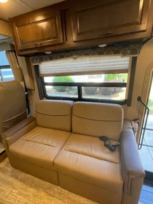 2019 THOR MOTOR COACH HURRICANE photo 14