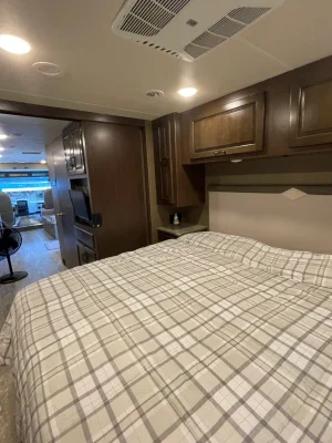 2019 THOR MOTOR COACH HURRICANE photo 20
