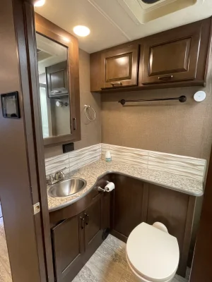 2019 THOR MOTOR COACH HURRICANE photo 16