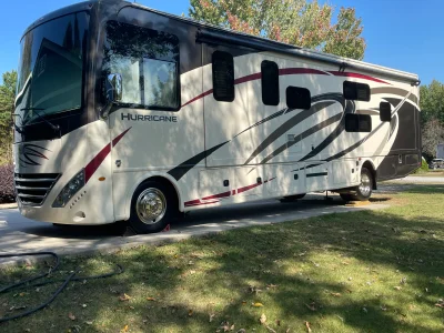 2019 THOR MOTOR COACH HURRICANE photo 2