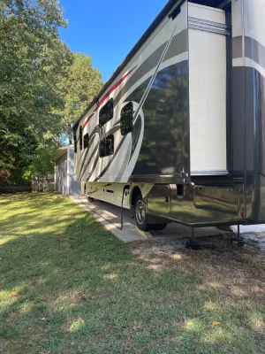 2019 THOR MOTOR COACH HURRICANE photo 4