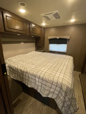 2019 THOR MOTOR COACH HURRICANE photo 22
