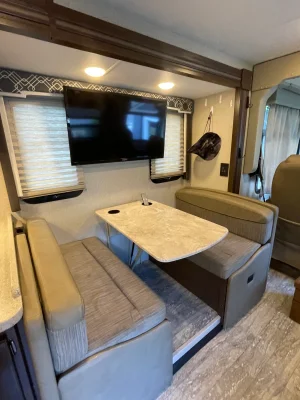 2019 THOR MOTOR COACH HURRICANE photo 13