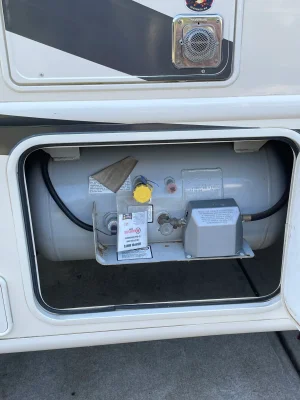 2019 THOR MOTOR COACH HURRICANE photo 25