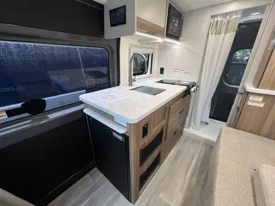 2027 Thor Motor Coach Rize photo 6