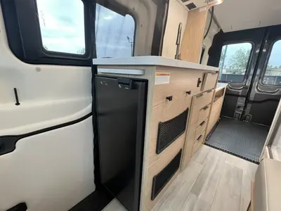 2027 Thor Motor Coach Talavera photo 7