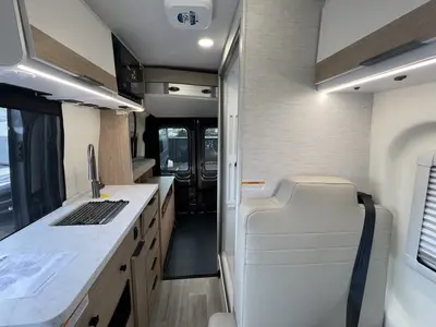 2027 Thor Motor Coach Talavera photo 5
