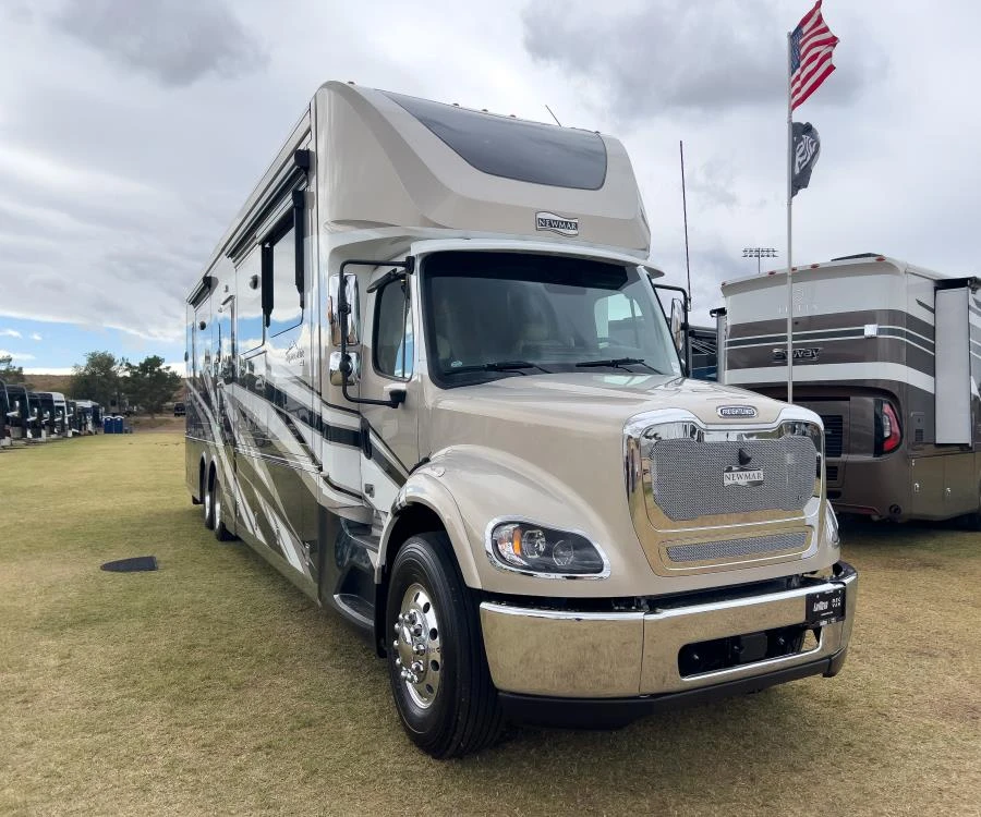 2025 Newmar Supreme Aire exterior