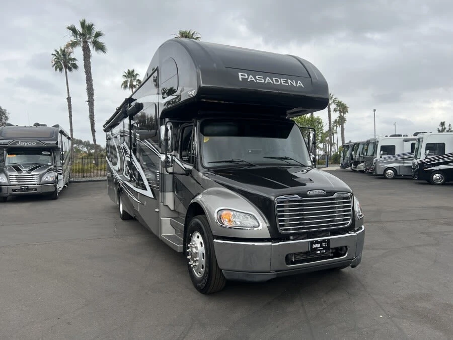 2023 Thor Motor Coach Pasadena exterior