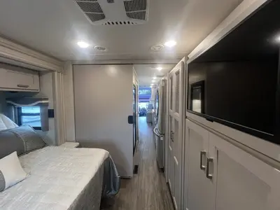 2023 Thor Motor Coach Pasadena photo 3