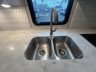 2023 Thor Motor Coach Pasadena photo 9