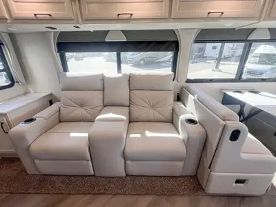 2024 Fleetwood Bounder photo 10