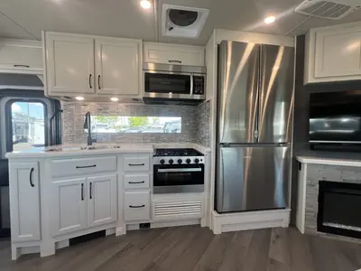 2024 Fleetwood Bounder photo 5
