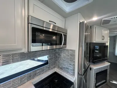 2024 Fleetwood Bounder photo 8