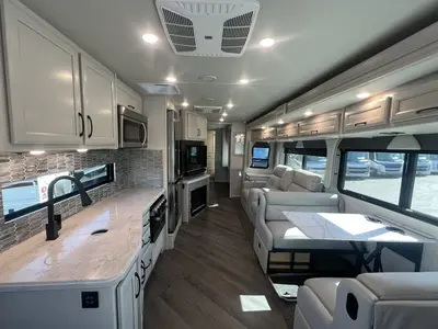 2024 Fleetwood Bounder photo 3